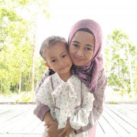 Khumaiyah Dapat Saldo Pulsa Gratis